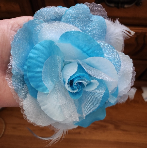 Vintage Flower Pin Light Blue Rose - Picture 11 of 12